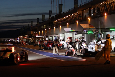 140329 WEC Groeten pitlane night