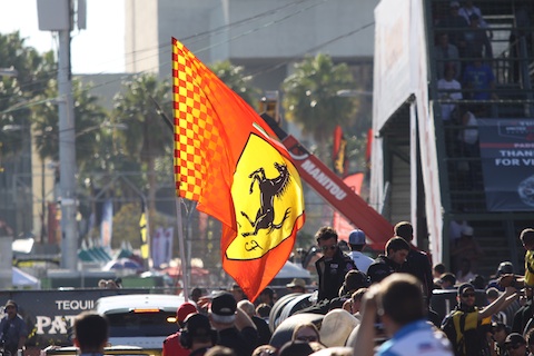 140417 Groeten LB Ferrarivlag