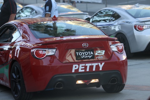 140417 Groeten LB VIP-race Petty