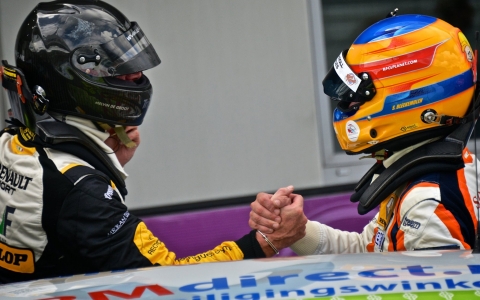 shake hands