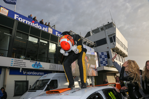 480 langeveld uit zijn dak 6387