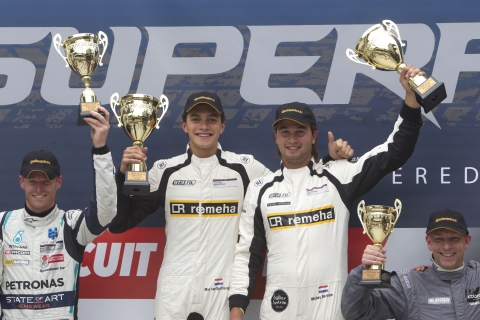 GT3NL Max van Splunteren links en Mickey Bertram zegevieren op Zolder 140628