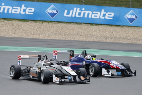 140817 Szymkowiak Nurburgring duel Serralles