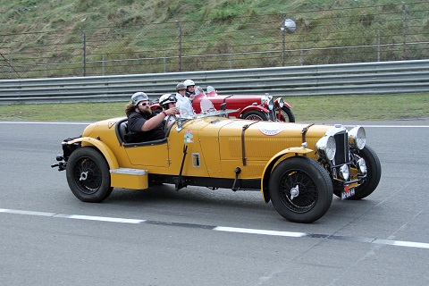 2014 VR Yellow car