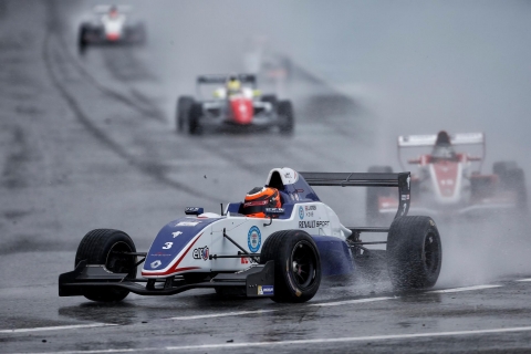 Jack Aitken kampioen na twee zeges op Jerez