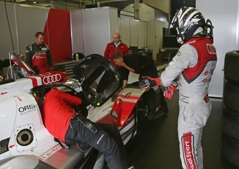 150826 WEC Test Audi car in box