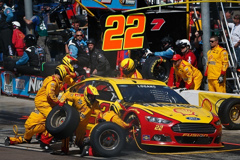 2015 Logano pitstop