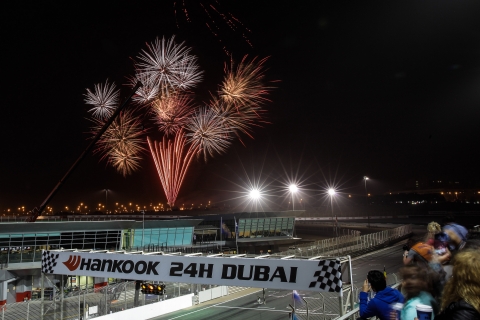 150110 Dubai halfway vuurwerk