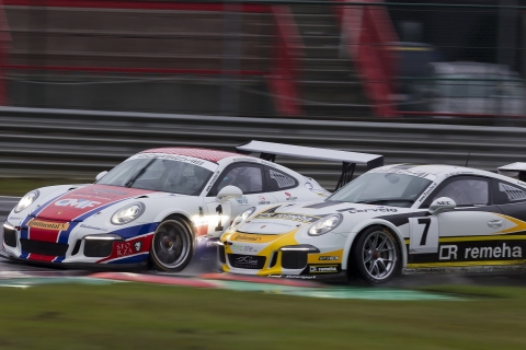 GT3.nl Max van Splunteren en Xavier Maassen in heftige strijd verwikkeld op circuit van Zolder 150827