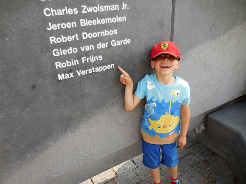 monument-jongetje