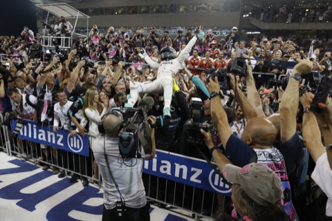Rosberg crowdsurfen