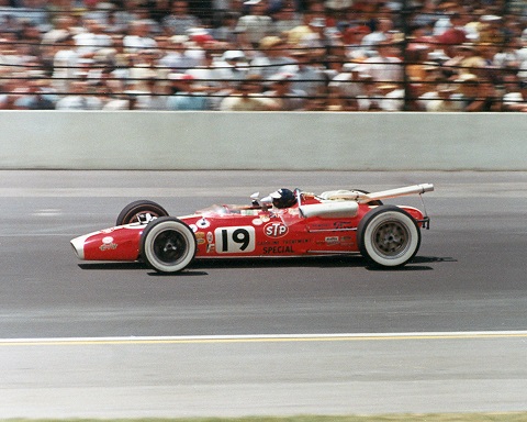 1966-JIM-CLARK-CAR-19-ON-TRACK