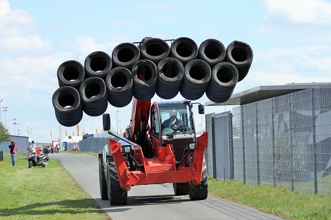 2016 Gecrashte bandenstapel