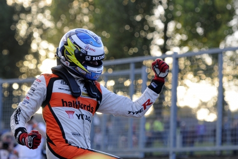 Gordon Shedden voor derde keer kampioen na seizoensfinale op Brands Hatch