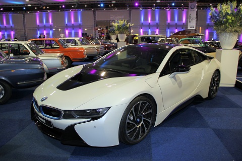 2016 I8