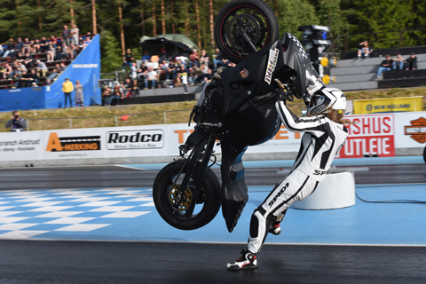 wheelie.11