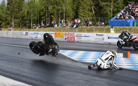 wheelie.13