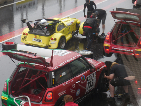 STT-Race1-paniek-pits