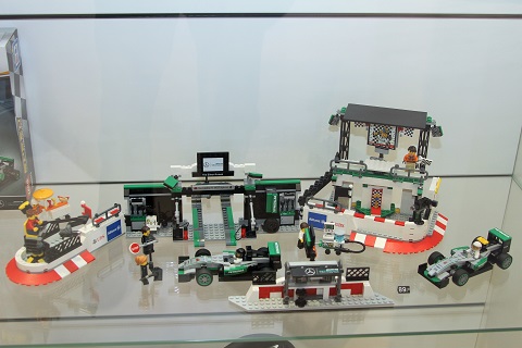 2018 Lego Mercedes Pitstop