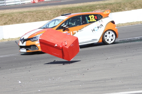 Daar gaan de tracklimits. Waardeloos dus
