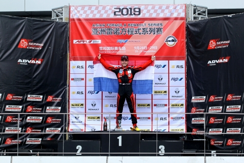 Joey Alders domineert in Asian Formula Renault Series. Drie zeges op rij; ticket voor test in Abu Dhabi