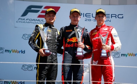 Max Fewtrell-Juri Vips-Marcus-Armstrong-podium-R1-Austria-2019-770x470