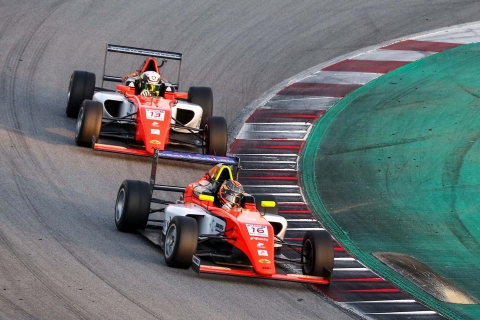 Podiumposities voor TeamNL-rijders in Barcelona, Glenn van Berlo vicekampioen in Spaanse Formule 4-titelstrijd