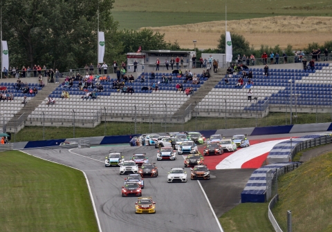 2019 TCR EUR Red Bull Ring R2 Commotion at Turn 1