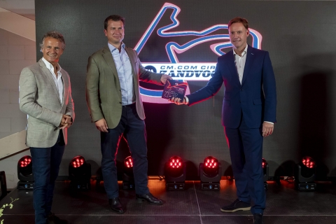 Persbericht - CM com Circuit Zandvoort - Lammers-Van Glabbeek - Van Overdijk - Essay