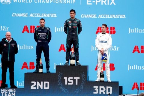 220409 FE podium