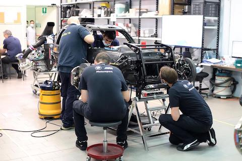 220727 WEC BMW Dallara werkplaats