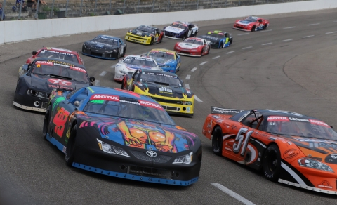 Foto-04 V8 Oval Series