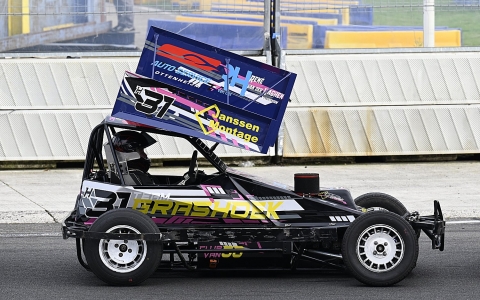 Stockcar F2 - Enige dame in het veld Laura Vervuurt uit Grashoek