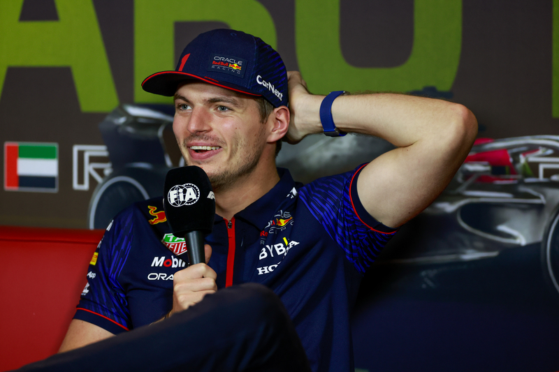 Max Verstappen wint bij Digitaal Nordschleife debuut