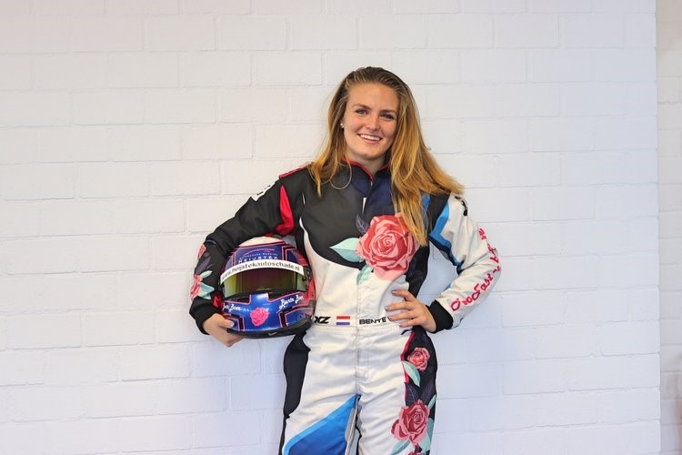 Nederlands racetalent Bente Boer maakt debuut in nieuwe elektrische raceklasse op de Nürburgring