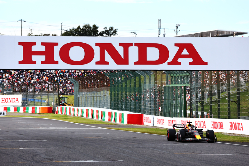 Dominante zege Max Verstappen in Japan. Red Bull Racing pakt constructeurstitel
