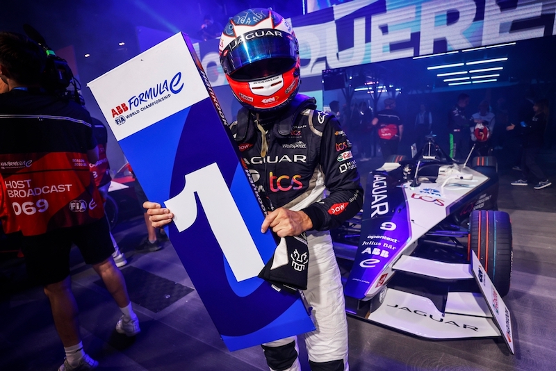 Mitch Evans, Jaguar TCS Racing, 1st position, with the position marker board in Parc Ferme 