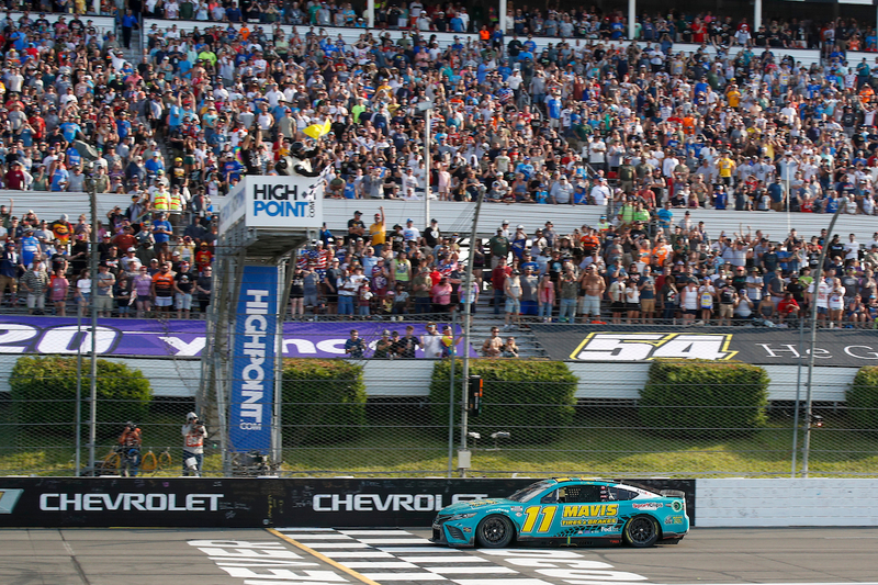 #11: Denny Hamlin, Joe Gibbs Racing, Mavis Tires & Brakes Toyota Camry
