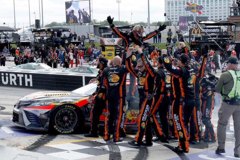 #19: Martin Truex, Jr, Joe Gibbs Racing, Bass Pro Shops Toyota Camry
