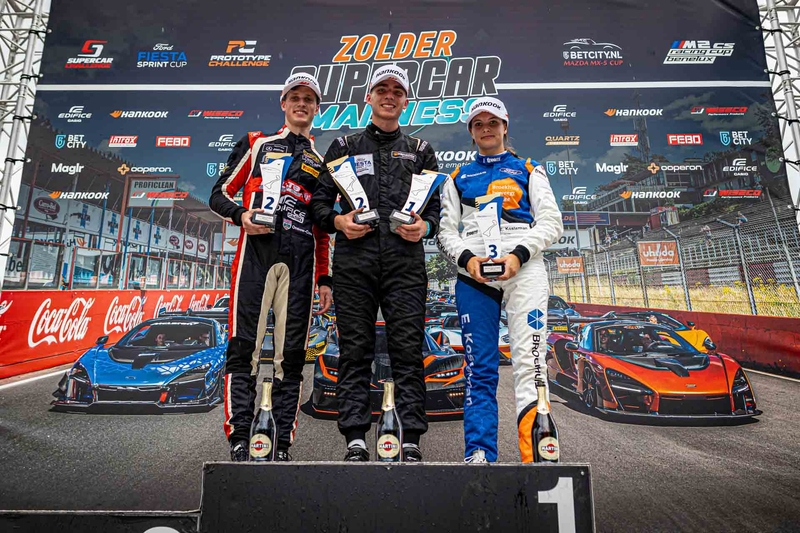 Podium 2