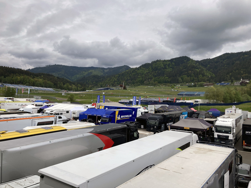 paddock met bergen