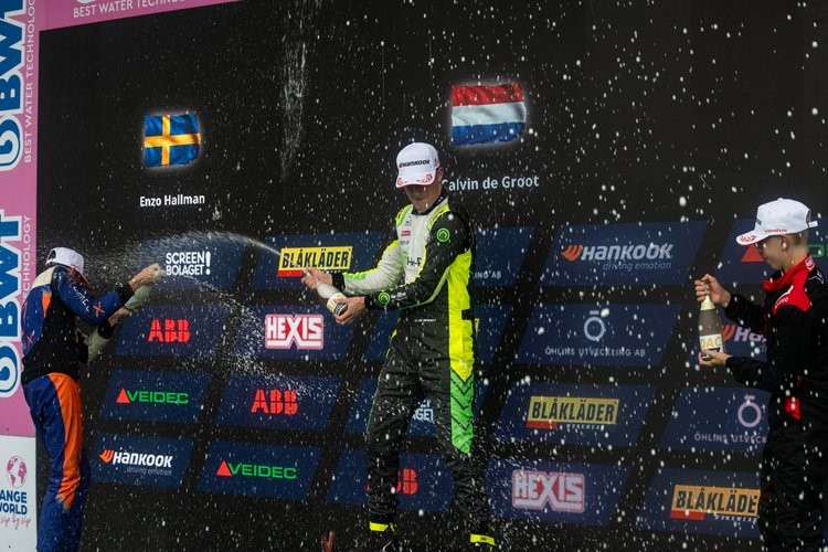 podium race 3
