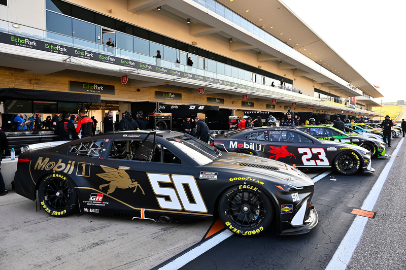 #50: Kamui Kobayashi, 23XI Racing, Mobil 1 50th Anniversary Toyota Camry