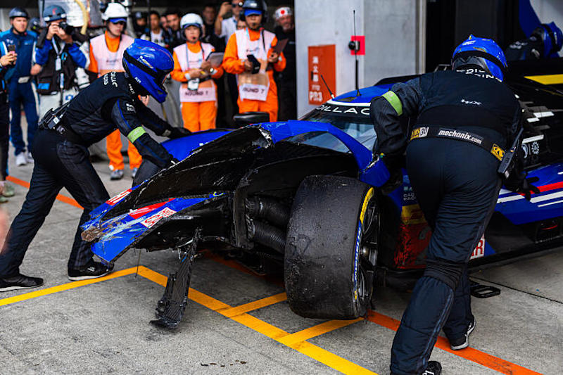 02 BAMBER Earl (nzl), LYNN Alex (gbr), Cadillac Racing #02, Hypercar, action, pitlane, bodywork damage after crash, accident, during the 2024 6 Hours of Fuji, 7th round of the 2024 FIA World Endurance Championship, from September 13 to 15, 2024 on the Fuji Speedway in Oyama, Shizuoka, Japan - Photo Javier Jimenez / DPPI