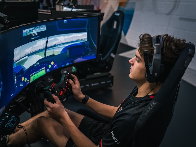 Vorig jaar Max Verstappen, nu Flynt Schuring in IMSA Esports-finale
