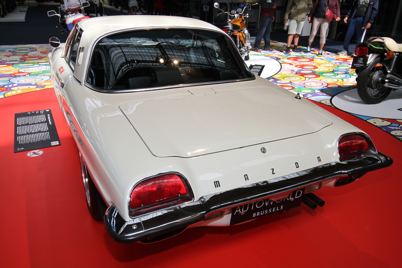 2025 Mazda Cosmo achterijdde