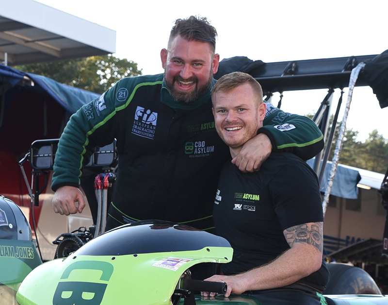 Liam Jones en Alex Hope herenigd in “Fuelled by Bro Joe” Liam Jones en Alex Hope herenigd in “Fuelled by Bro Joe”