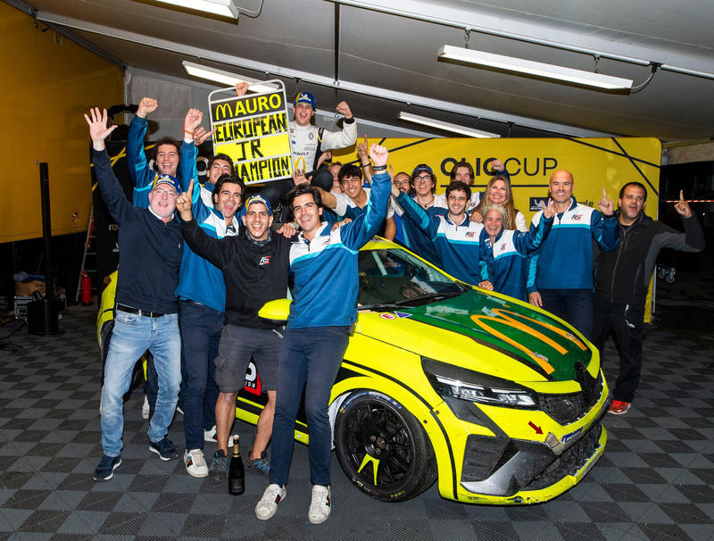 Mauro en Stephan Polderman nemen titels mee uit de Clio Cup Series  Mauro en Stephan Polderman nemen titels mee uit de Clio Cup Series