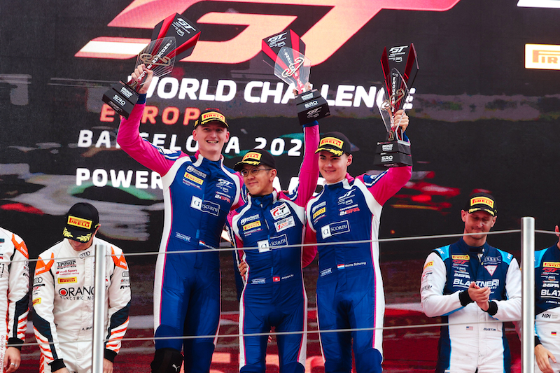 Morris Schuring sluit raceseizoen af zoals hij het begon: met een overwinning Morris Schuring sluit raceseizoen af zoals hij het begon: met een overwinning