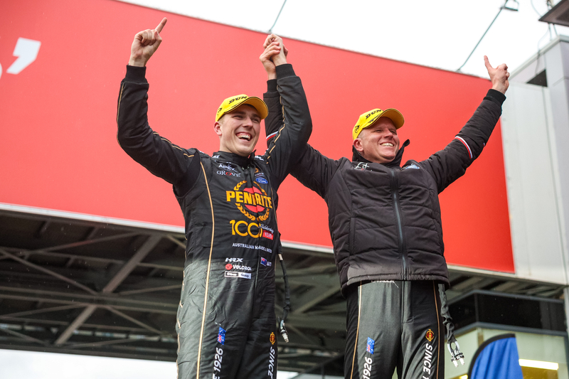 Matthew Payne/Garth Tander winnen Bathurst 1000 klassieker  Matthew Payne/Garth Tander winnen Bathurst 1000 klassieker